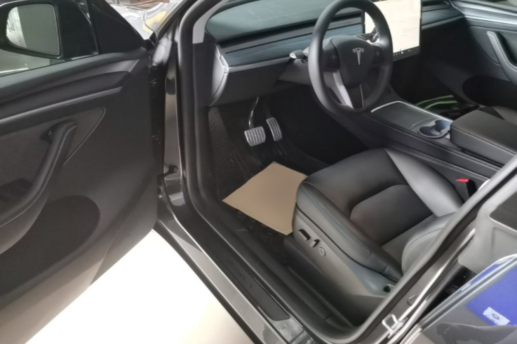 Tesla Model Y 2024 car image #16