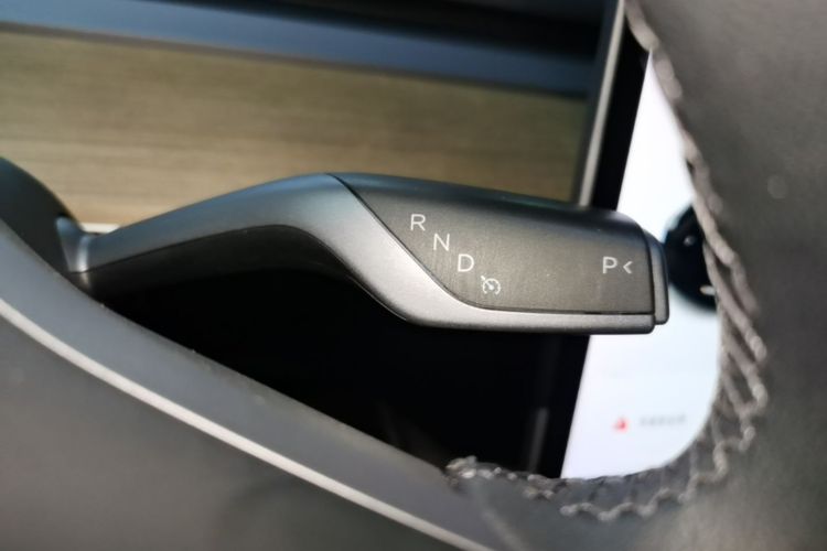 Tesla Model Y 2021 #14 Tesla Model Y 2021 car image #14