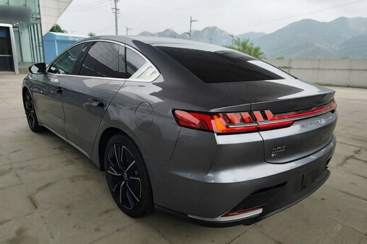BYD Han 2021 car image #11