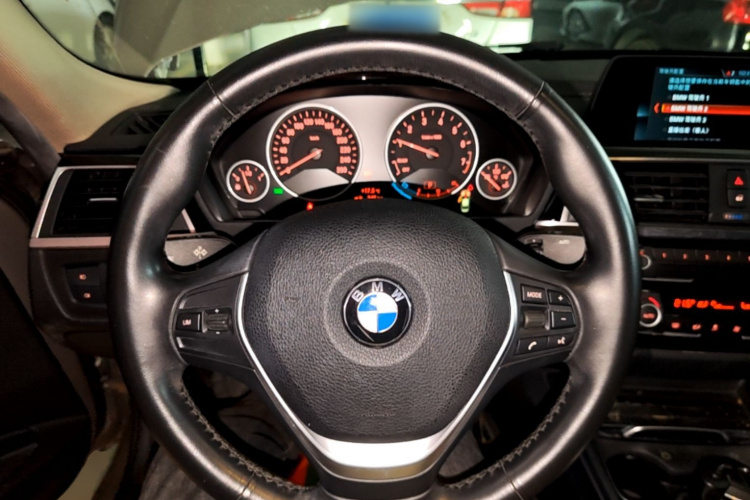 BMW 3 Series 2018 #15 BMW 3 Series 2018 car image #15