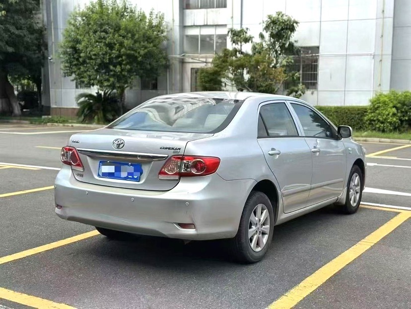 2012 car image #5