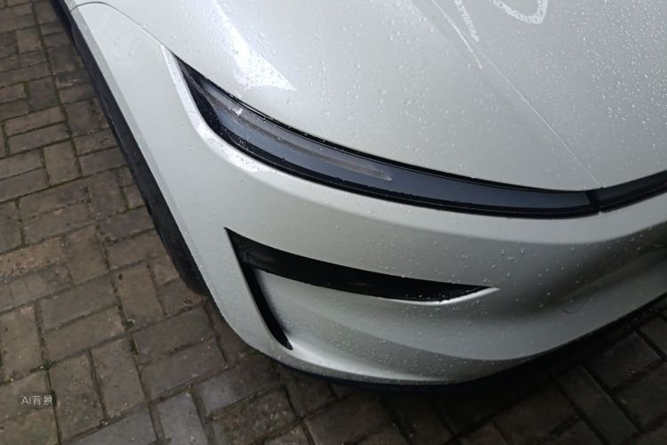 Tesla Model Y 2025 car image #8