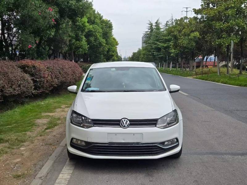 Volkswagen Polo 2014 car image #2