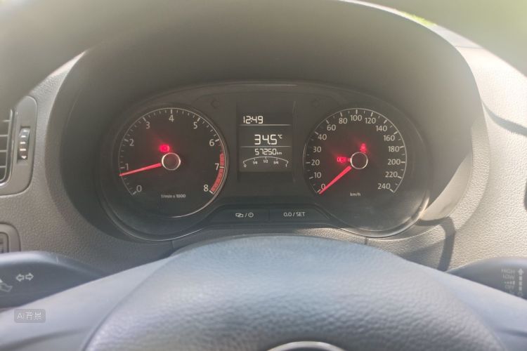 Volkswagen Polo 2015 car image #13
