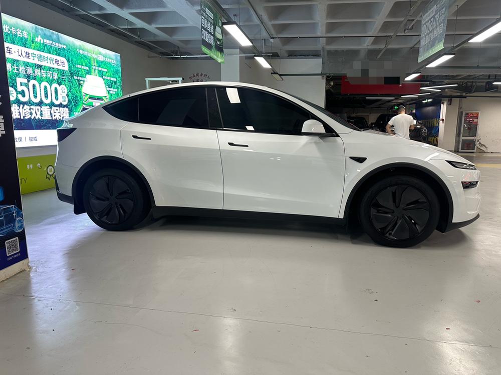 Tesla Model Y 2026 car image #7