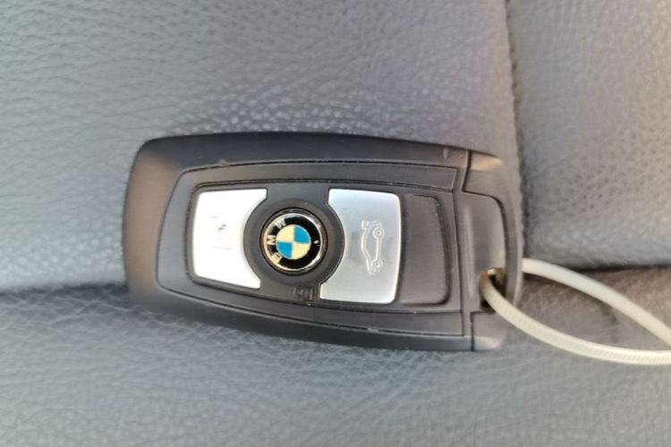 BMW 3 Series 2017 car image #9