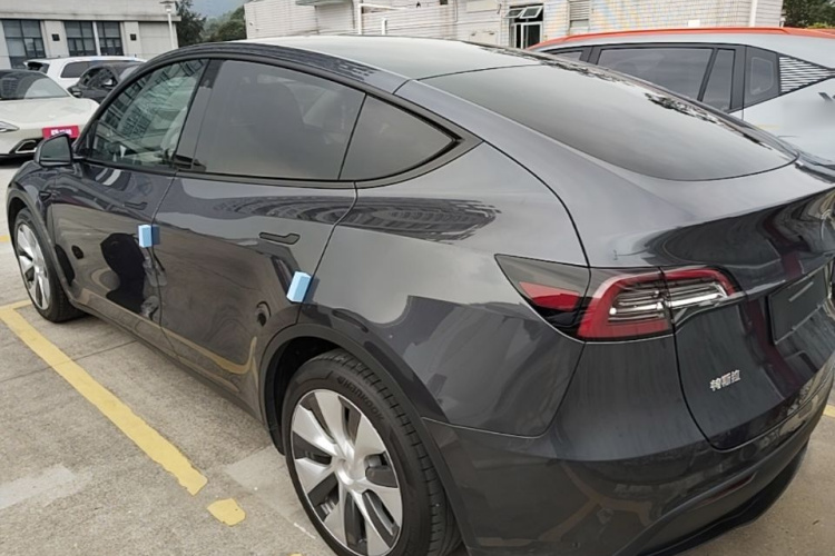 Tesla Model Y 2022 #5 Tesla Model Y 2022 car image #5