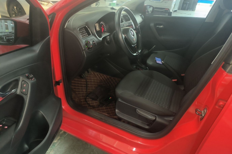 Volkswagen Polo 2019 car image #16