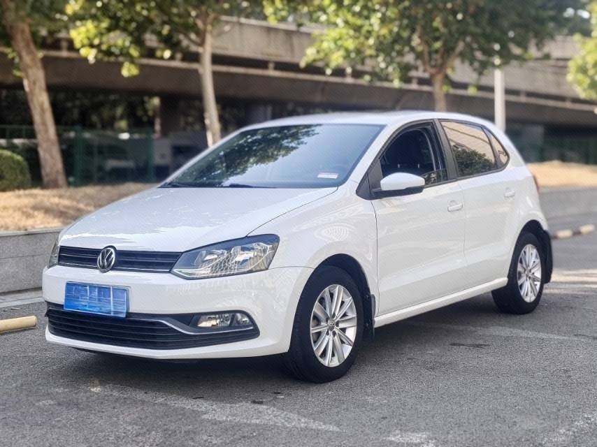 Volkswagen Polo 2015 Volkswagen Polo 2015 صورة سيارة