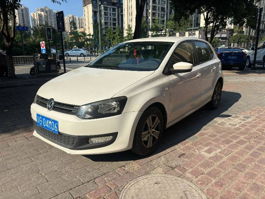 Volkswagen Polo 2013 Volkswagen Polo 2013 car image