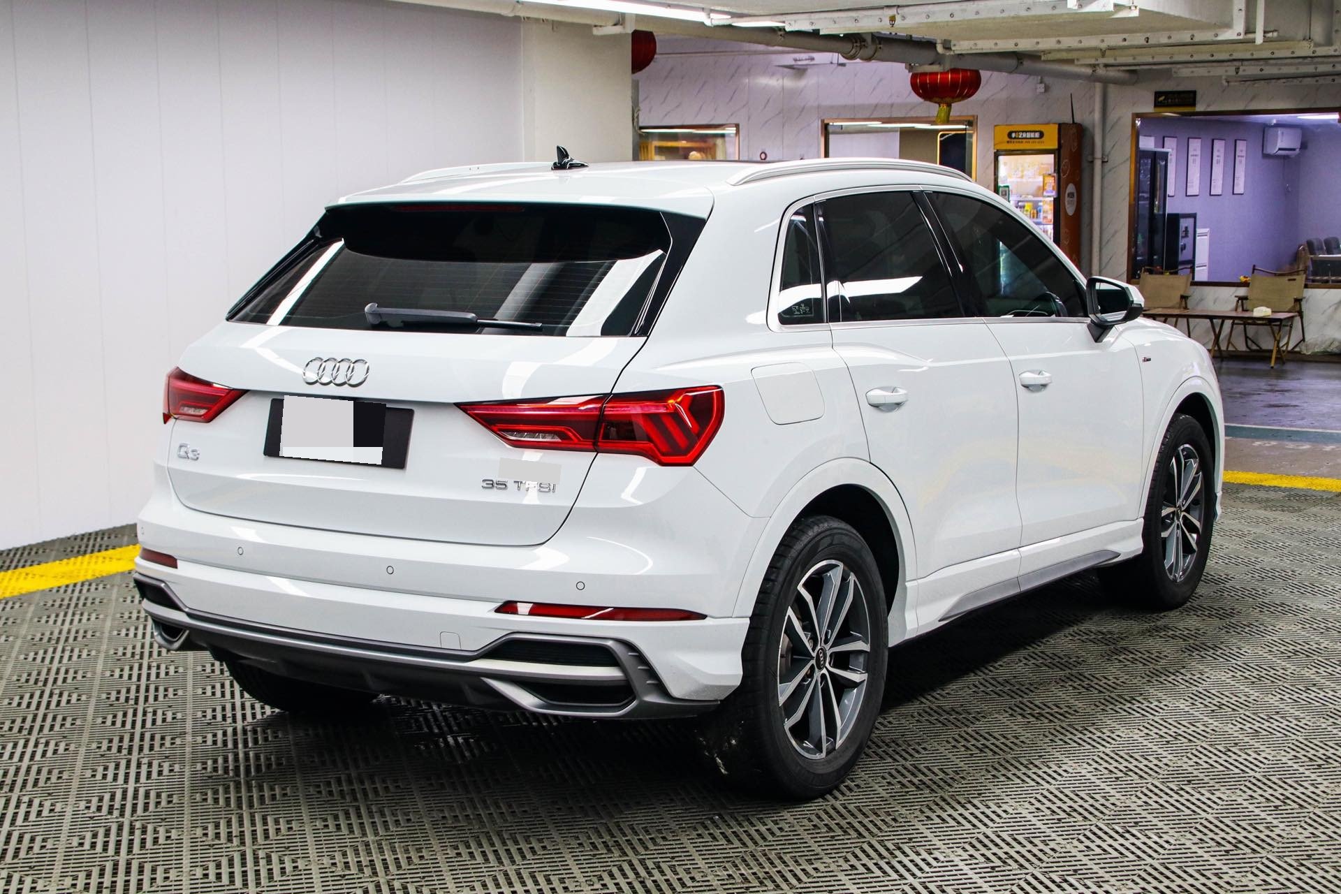 Audi Q3 2022 car image #19