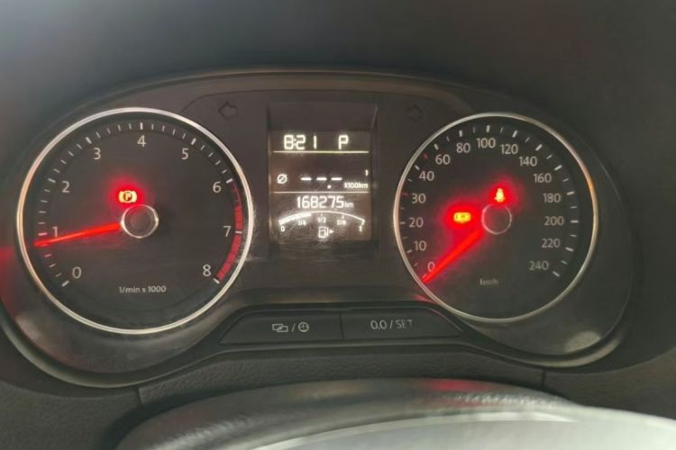 Volkswagen Polo 2016 car image #16