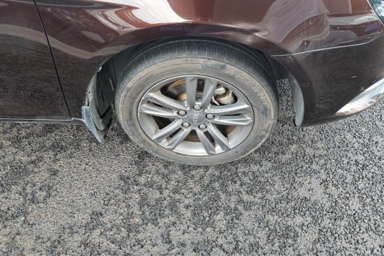 GEELY Emgrand 2018 car image #9