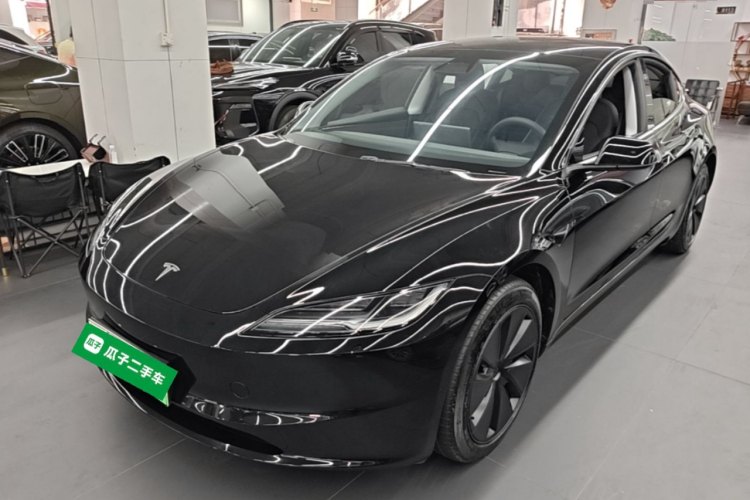 Tesla Model 3 2023 car image #2