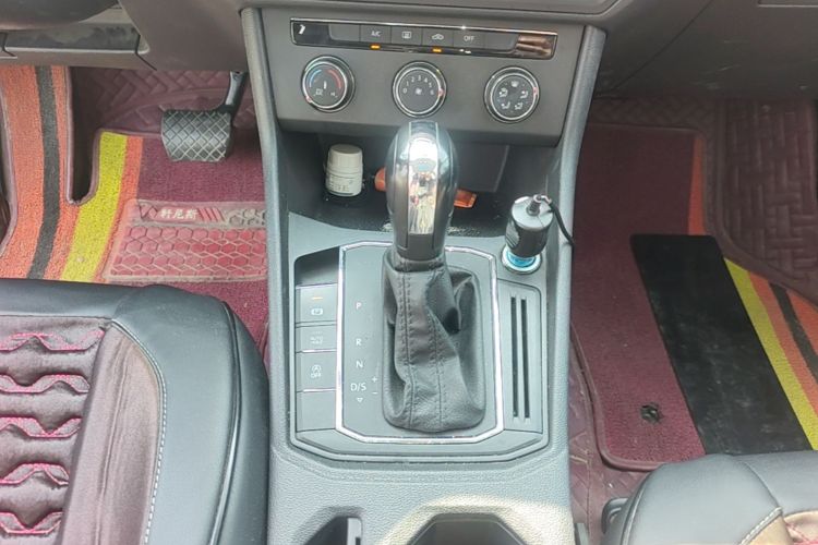 Volkswagen Lavida 2018 car image #16