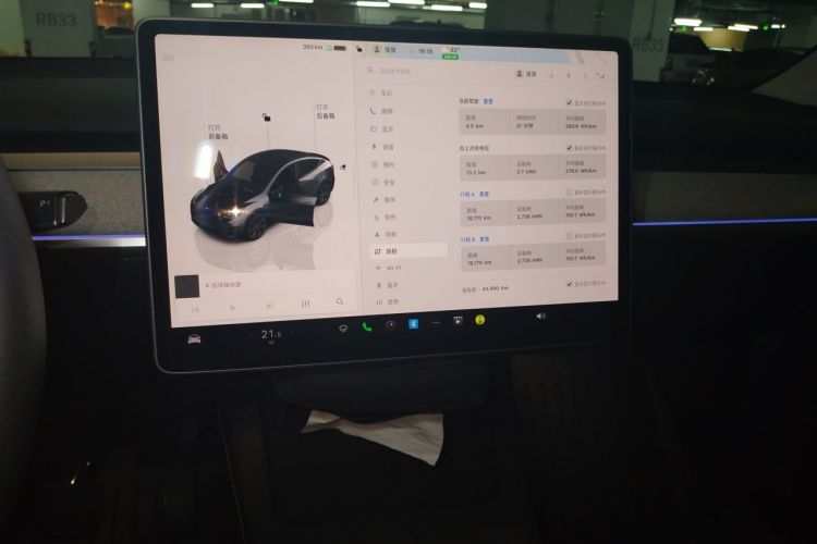 Tesla Model Y 2025 immagine di auto #12