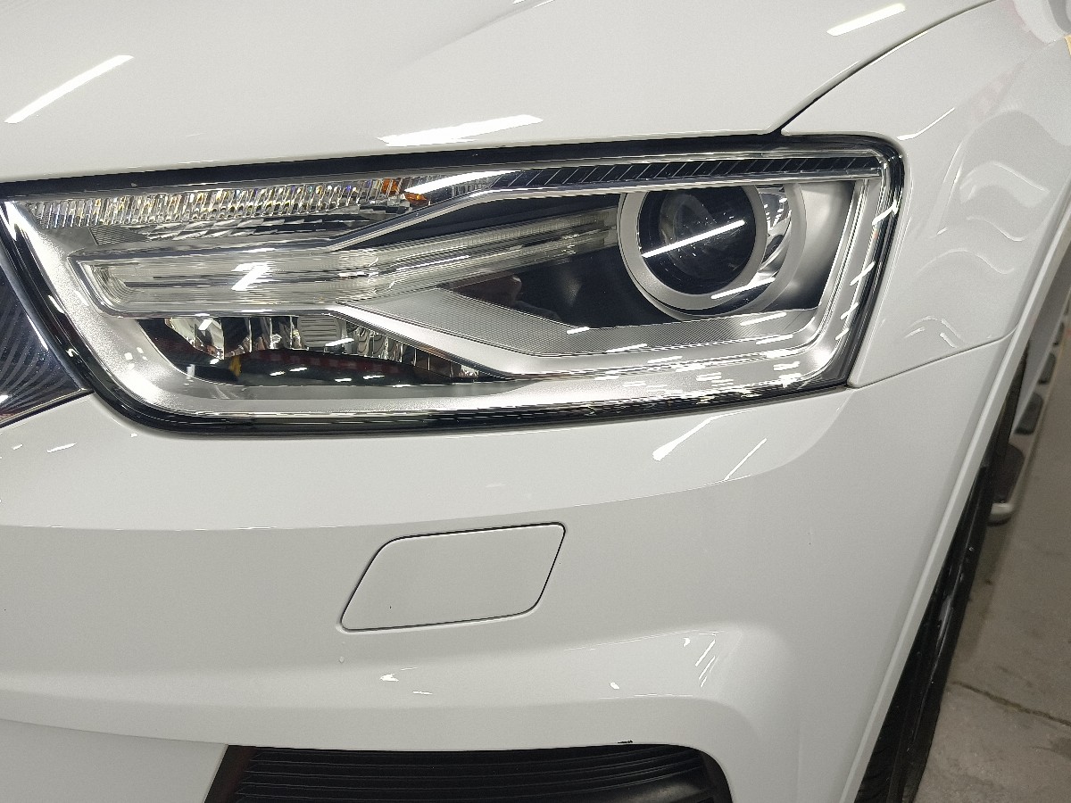 Audi Q3 2016 car image #10