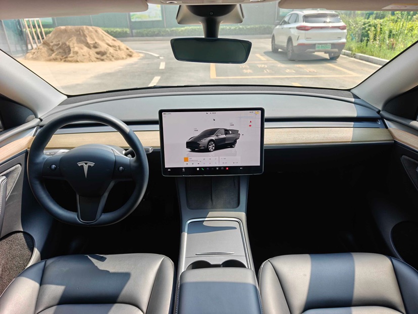 Tesla Model Y 2023 #8 Tesla Model Y 2023 car image #8