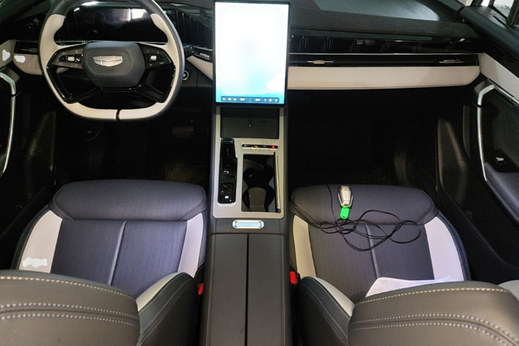 GEELY Boyue L 2024 car image #10