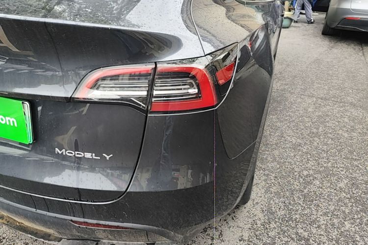 Tesla Model Y 2024 car image #8