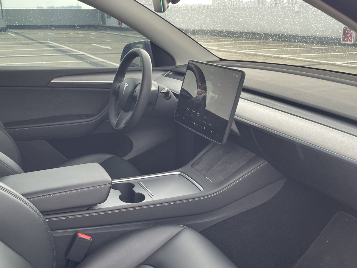 Tesla Model Y 2024 car image #7