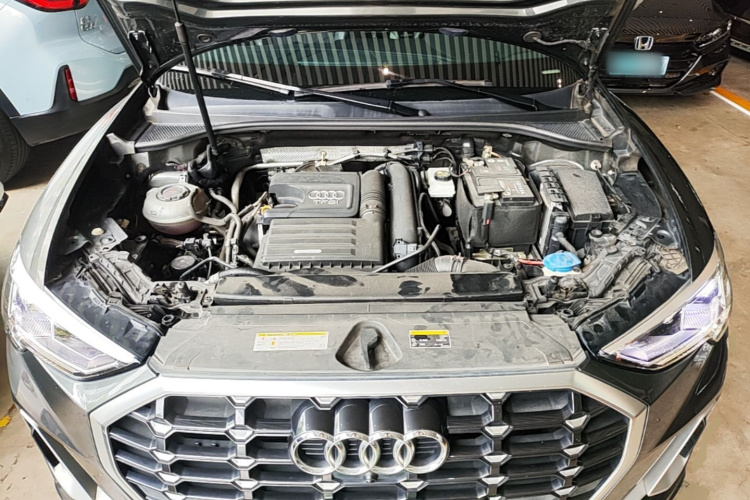Audi Q3 2020 car image #20