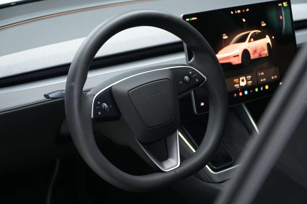 Tesla Model Y 2025 #11 Tesla Model Y 2025 immagine di auto #11