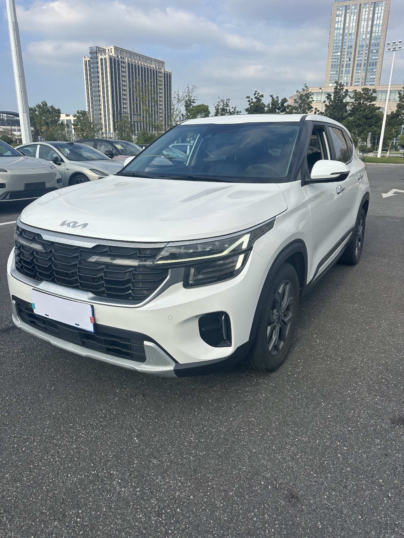 Kia Seltos 2023 car image 