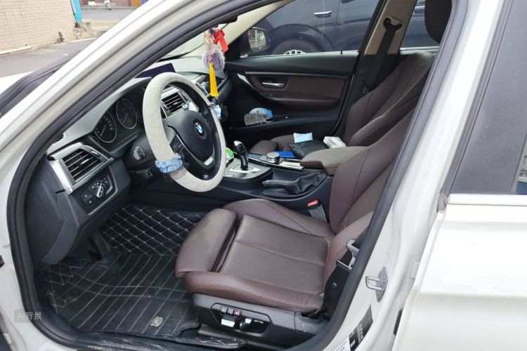BMW 3 Series 2019 car image #17