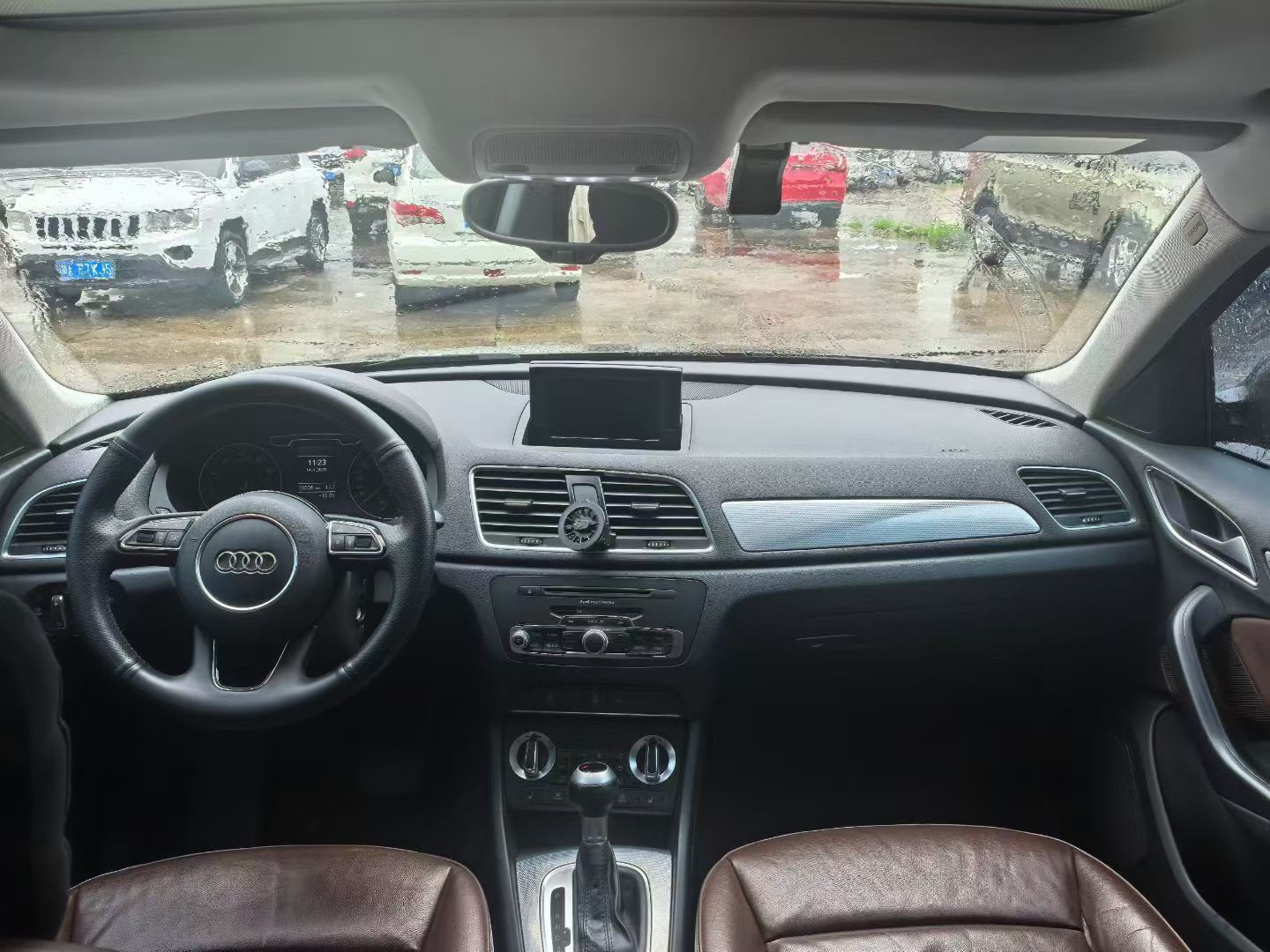 Audi Q3 2015 car image #3