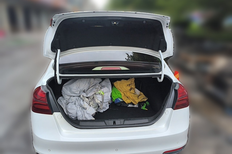 GEELY Emgrand 2019 car image #17