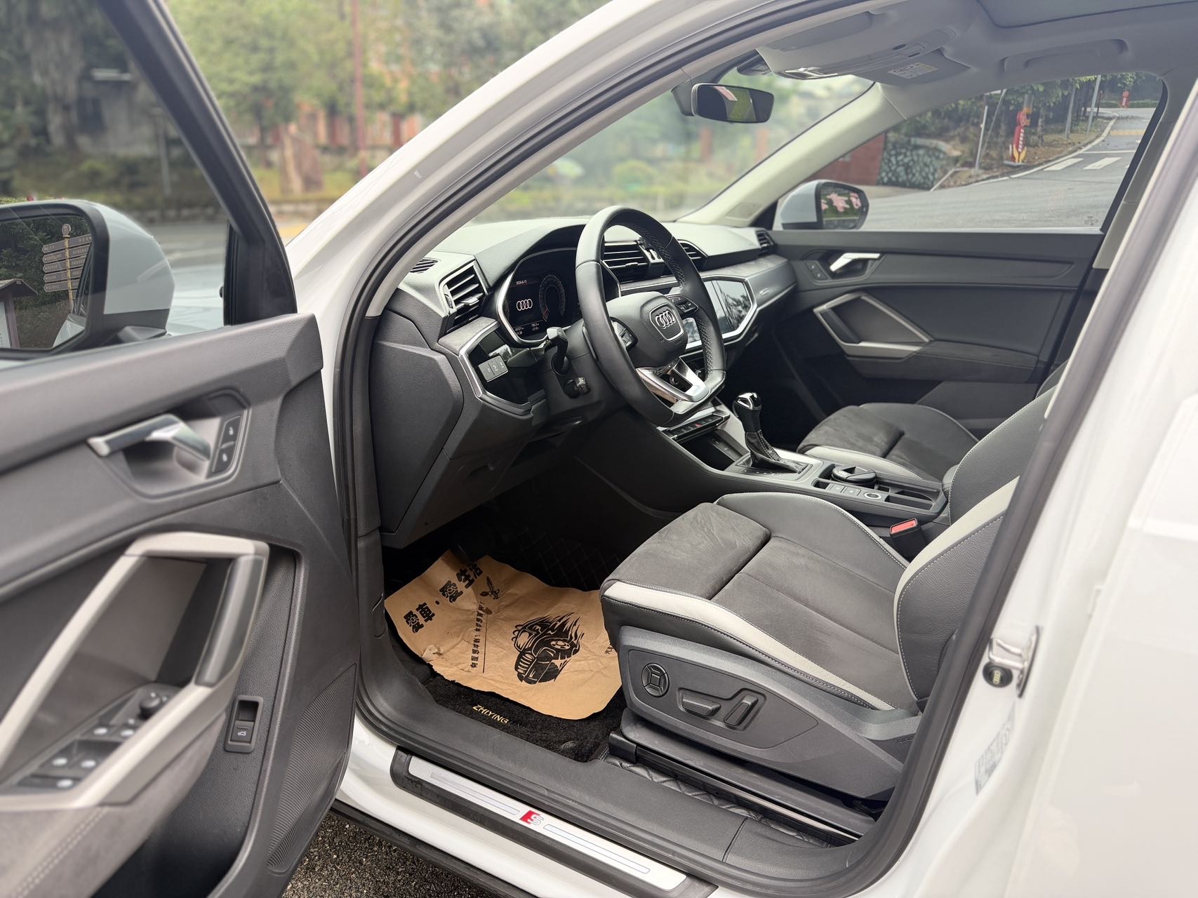 Audi Q3 2022 car image #4