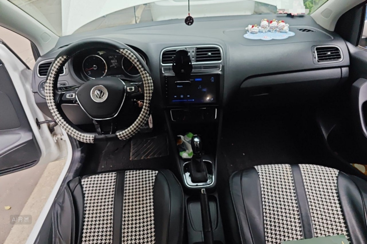 Volkswagen Polo 2018 car image #11