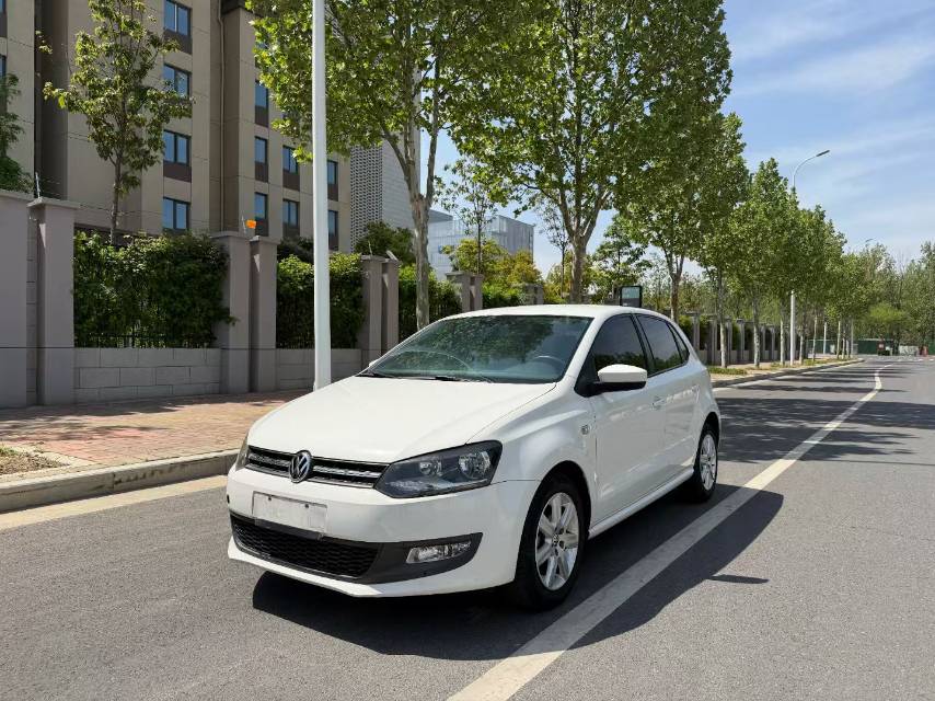 Volkswagen Polo 2014 Volkswagen Polo 2014 car image