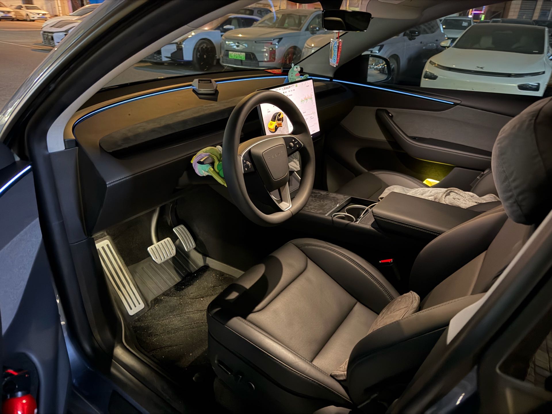 Tesla Model Y 2025 #3 Tesla Model Y 2025 صورة سيارة #3
