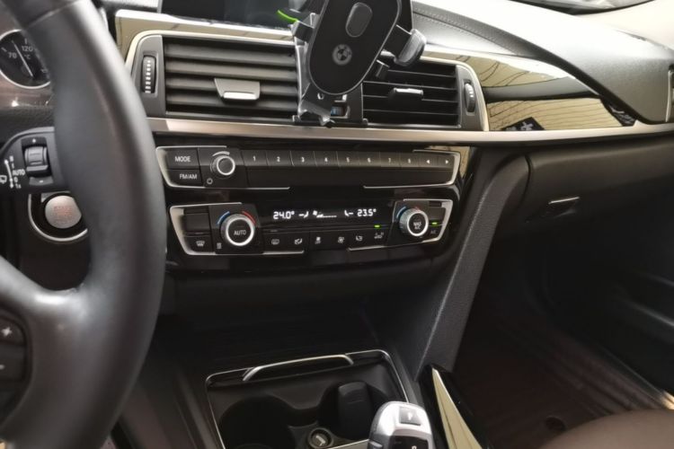 BMW 3 Series 2018 #13 BMW 3 Series 2018 car image #13
