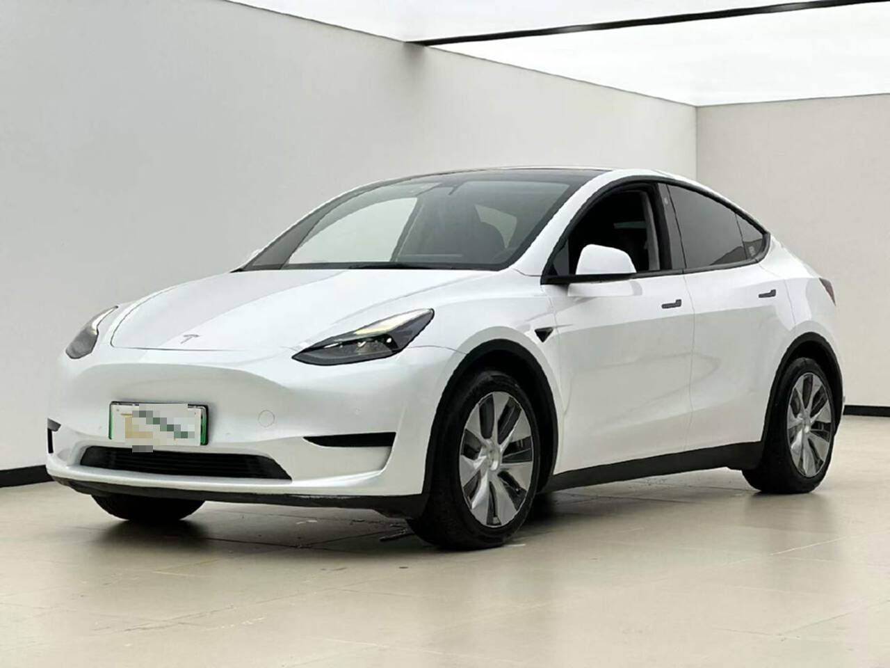 Tesla Model Y 2022 car image #2