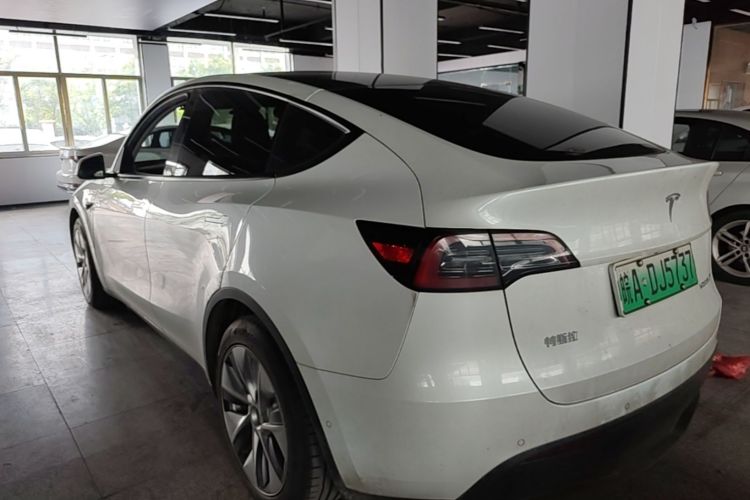 Tesla Model Y 2022 #5 Tesla Model Y 2022 car image #5