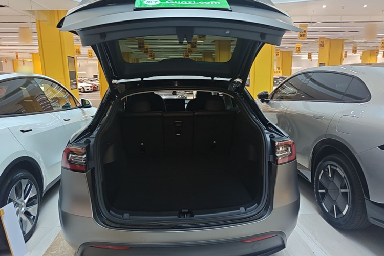 Tesla Model Y 2021 #21 Tesla Model Y 2021 car image #21