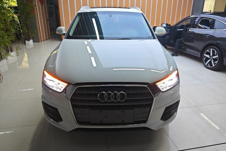 Audi Q3 2018 car image #3