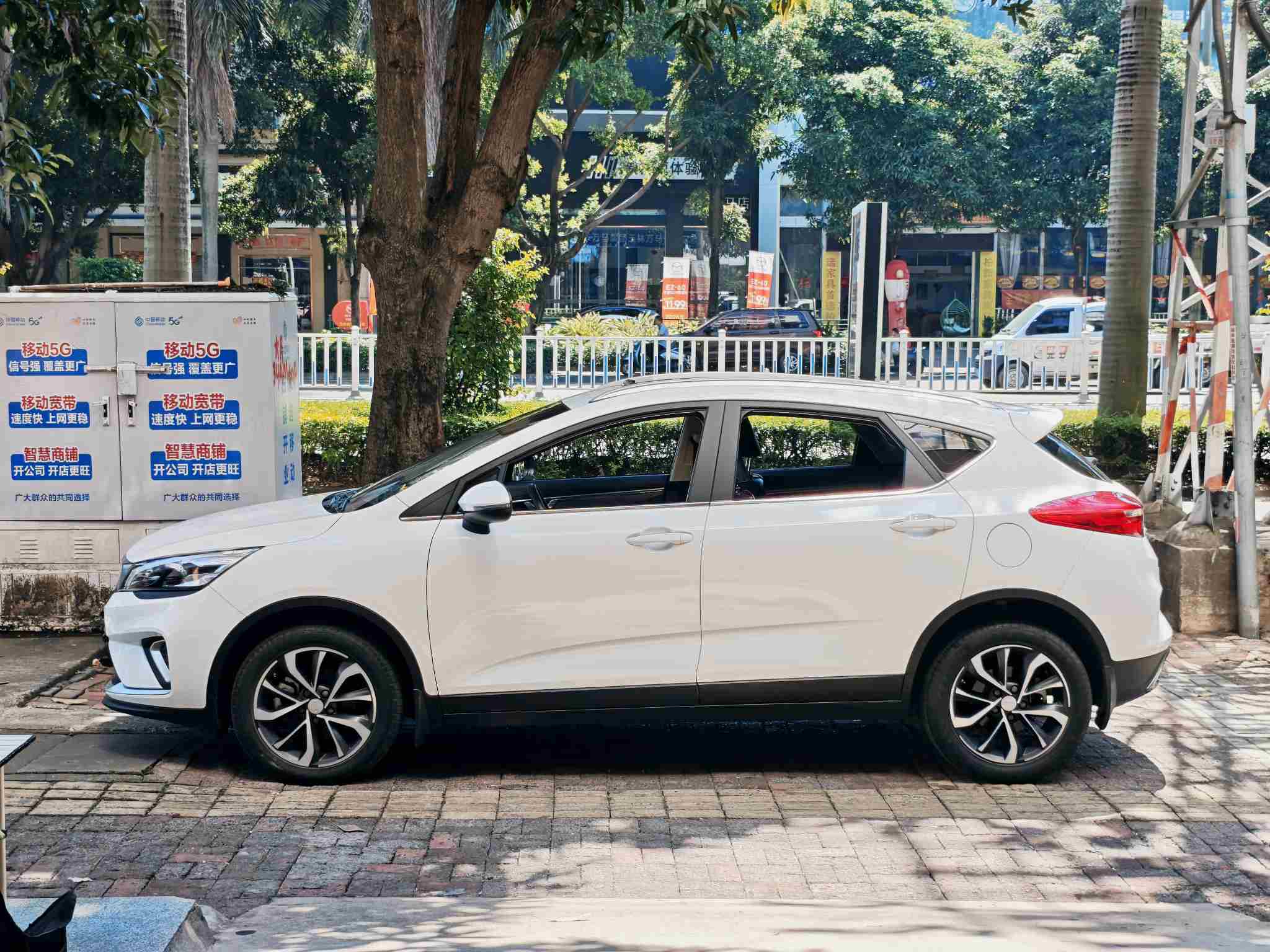 GEELY Emgrand GS 2019 immagine di auto #11