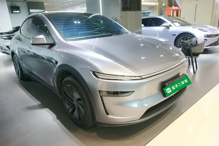 Tesla Model Y 2026 #6 Tesla Model Y 2026 car image #6