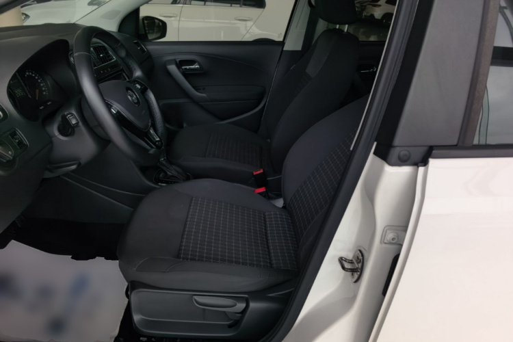 Volkswagen Polo 2019 car image #15