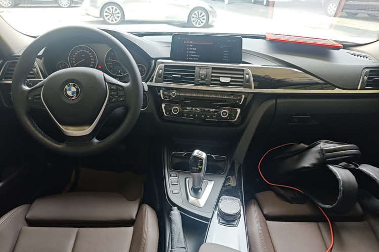 BMW 3 Series 2019 #10 BMW 3 Series 2019 car image #10