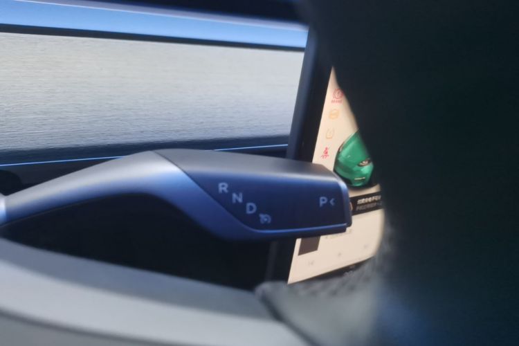 Tesla Model Y 2022 car image #18