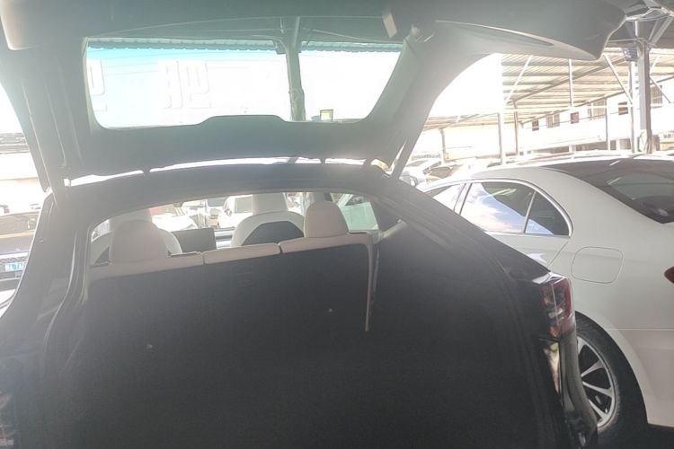 Tesla Model Y 2023 car image #18