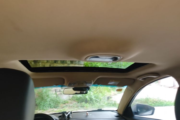 GEELY Emgrand 2018 car image #18