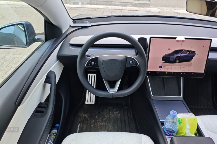 Tesla Model Y 2025 #12 Tesla Model Y 2025 car image #12