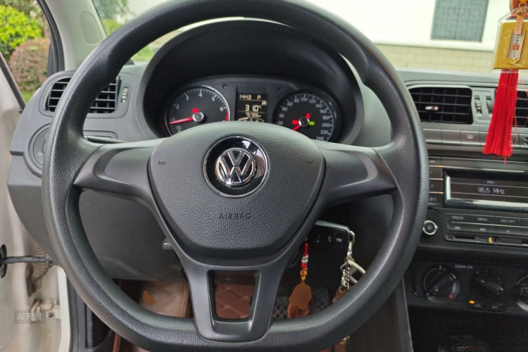Volkswagen Polo 2019 car image #12