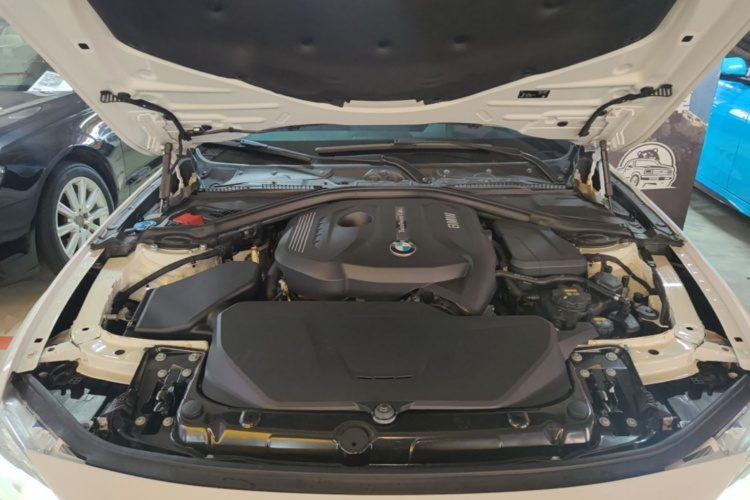 BMW 3 Series 2019 car image #20
